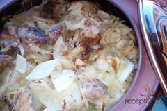 Свинско с прясно зеле в гювеч