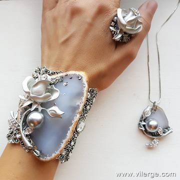 Изненадай любимата жена с бижу за КОЛЕДА