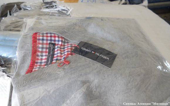 Митницата задържа хиляди маркови дрехи и аксесоари менте на „Капитан Андреево“