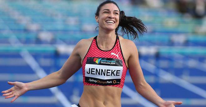 Секси снимки на Мишел Дженеке