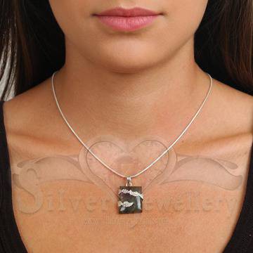 Купи уникален сребърен медальон с многоцветен камък Лабрадорит на супер цена