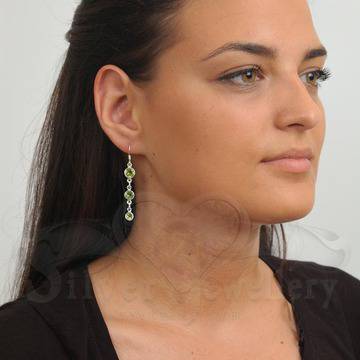 Красиви сребърни обеци с вграден фасетиран естествен камък Перидот – Камъкът на изобилието и просперитета