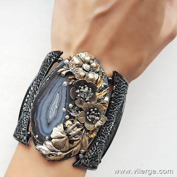 Надникнете в нова Коледна колекция бижута за жени