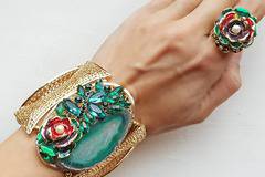 Коледна изненада с бижута за жени и лукс подаръци