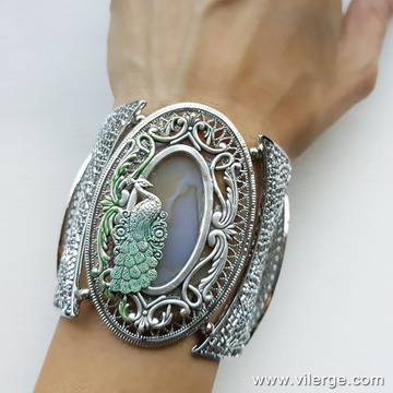 Подаръци с луксозни бижута за Коледа