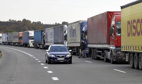 Километрична колона от тирове на ГКПП „Капитан Андреево“