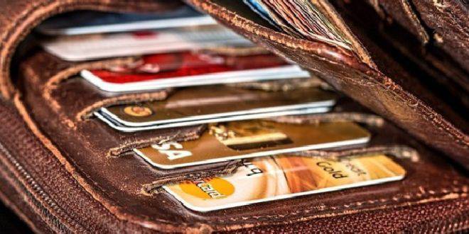 Русия забрани изтеглянето на пари от анонимни банкови карти и електронни портфейли