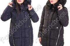 Зимно дамско яке с издължена задна част в черно и тъмно синьо