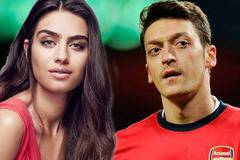 Амине Гюлше е гадже на известен футболист