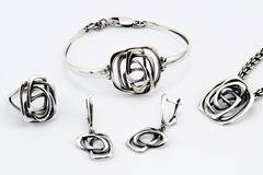 Онлайн магазин за авторски бижута от сребро и естествени камъни: пръстени, обици, колиета, гривни, уникати и ръчно изработени…