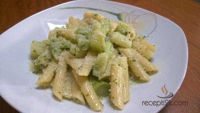 Паста пеннете с броколи