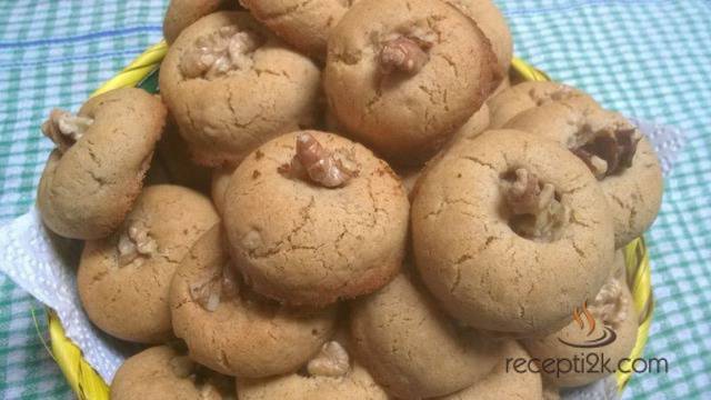 Медени орехови сладки