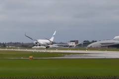 Самолет Boeing 737 на Enter Air направи много опасен опит за кацане по време на буря в Залцбург