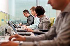 Растежът на заетостта в САЩ се ускорява през октомври