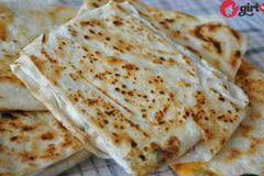 По-вкусно дори и от най-вкусната баничка! Научете се как се прави гюзлеме (рецепта)