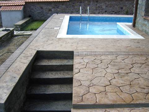 Щампован бетон за подова настилка