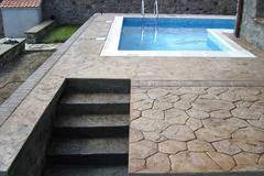 Щампован бетон за подова настилка