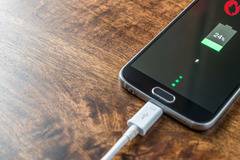 Супер трик! Ето как батерията на телефона ви да издържа по 4 дена!