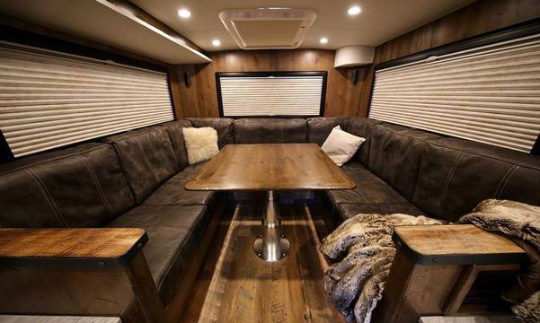 Той е груб отвън, но вътре предлага лукс