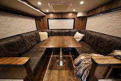 Той е груб отвън, но вътре предлага лукс