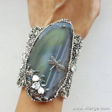 Подарък с късмет за Коледната вечер от бижута