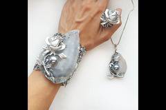 Коледни подаръци с он лайн бижута за жени