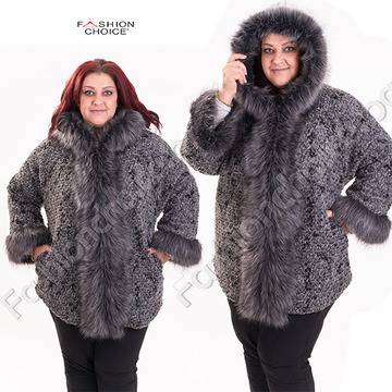 Кокетно вълнено макси палтенце с елегантен еко косъм