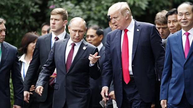 Путин и Тръмп разговаряха на крак във Виетнам за Сирия