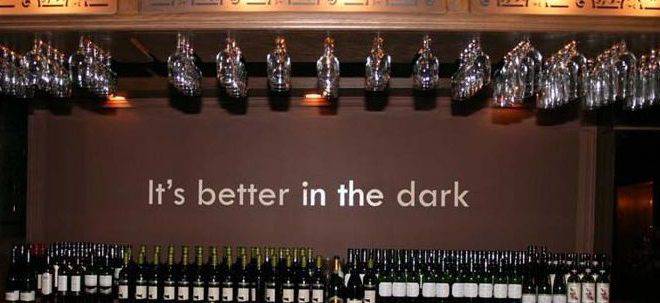 Ресторантът, в който не виждаш нищо, но усещаш храната…