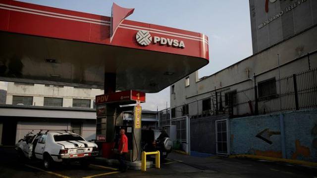 Fitch понижи оценката си на венецуелската петролна компания PDVSA