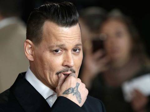 Джони Деп в тройка с две манекенки в новия клип на Мерилин Менсън (видео 18+)