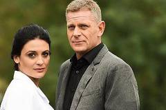 Доц. Банков и д-р Огнянова от „Откраднат живот“ въртят любов и извън екрана