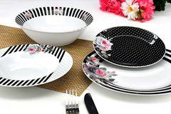 Порцеланов комплект за хранене от 19 части – Бели рози