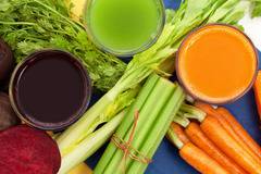 Методът на Рудолф Бройс с гладуване и пиене на зеленчукови сокове и билкови чайове