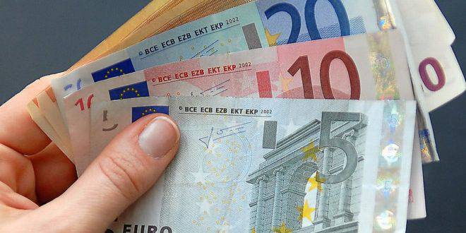 Търговците все повече купуват евро