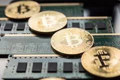 Bitcoin успя да покори нивото от 8000 долара