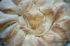 Лесна украсена питка с мая