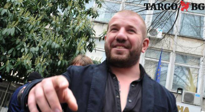 Младо момиче от Благоевград със скандални разкрития за Динко: Бях му гадже, а той опита да ме…