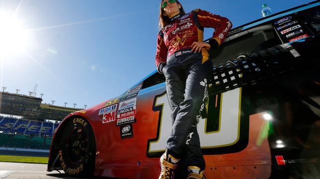 Секси снимки на Наскар красавицата Даника Патрик