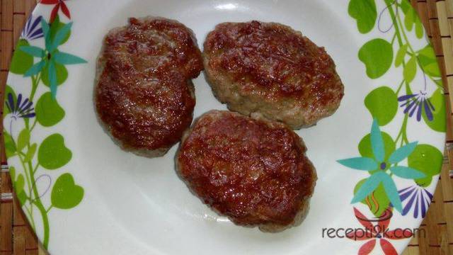 Лесни кюфтета на грил тиган