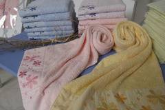 Колекции хавлиени кърпи и халати за баня, създадени специално за Жизатекс, с комплимент за Вас!