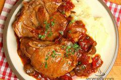 Свински пържоли в гювеч