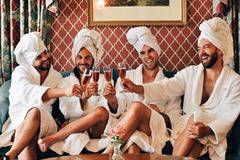 Момчета пресъздават СНИМКИ на момичета в социалните мрежи