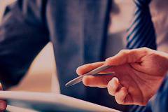 Българската фирма, сочена от медиите ни за купувач на бизнеса на ЧЕЗ в България, с огромни дългове