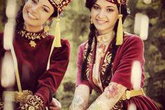 Две 13-годишни татарки…