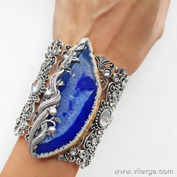 Подари бижу и романтика през Коледните празници