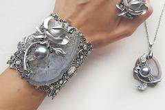 Избери он-лайн и подари луксозни бижу на любимата жена