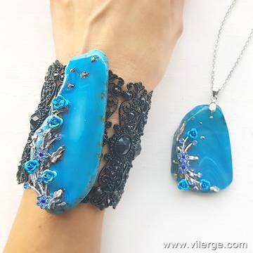 Топ актуални и луксозни Коледни подаръци с бижута за жени