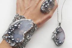 Стилни Коледни подаръци с бижута за жени