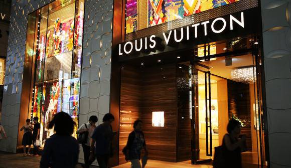 Глобалната търговия с луксозни стоки се възстановява